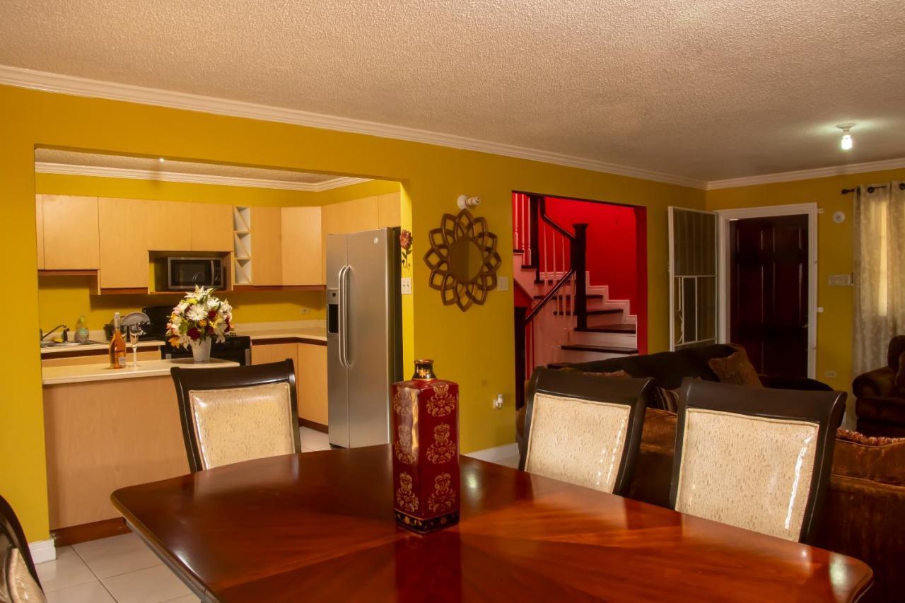 Vacation Getaway In Mango Walk Country Club Apartamento Montego Bay Exterior foto